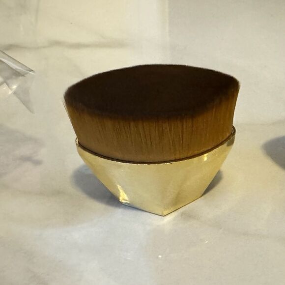 Gold Make-up brush #11 - Picture 1 of 3